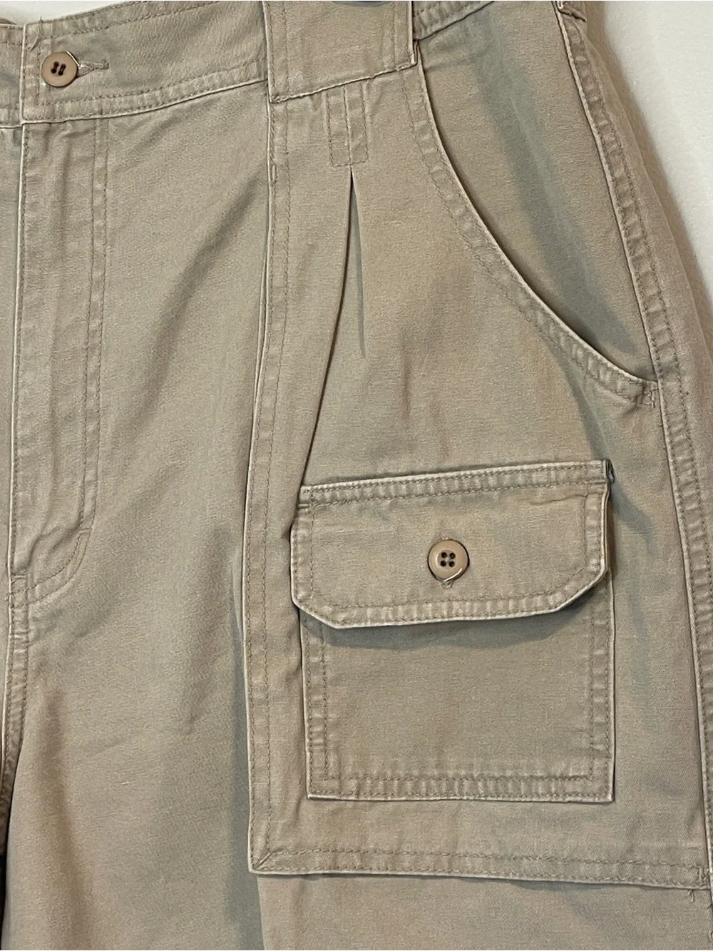 Cabela's Women's Tan 7 Pocket Hiker Cargo Shorts with Flap Pockets